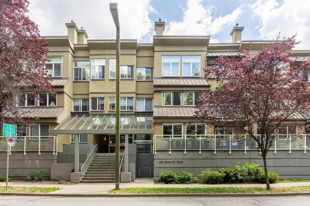301 650 MOBERLY ROAD Unit: 301