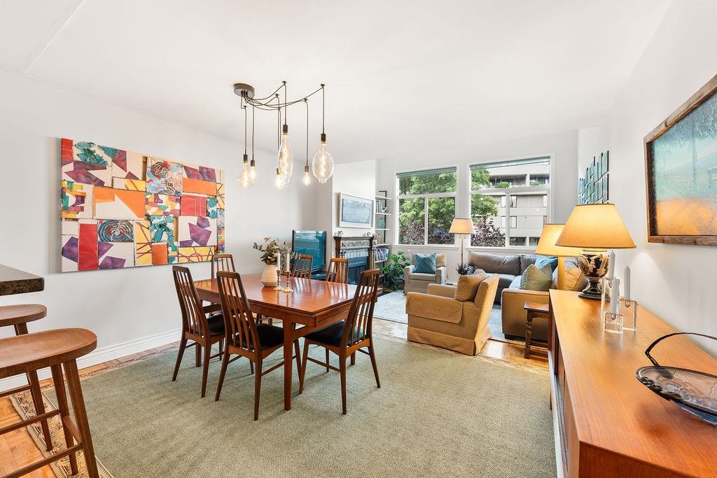 301 650 MOBERLY ROAD Unit: 301