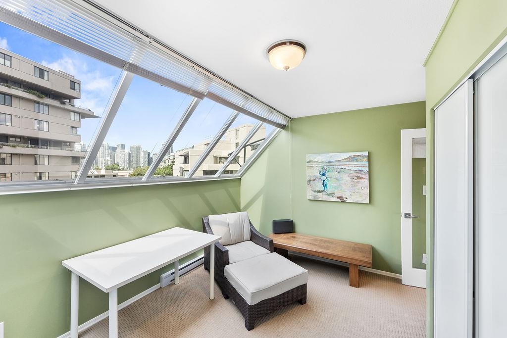 301 650 MOBERLY ROAD Unit: 301
