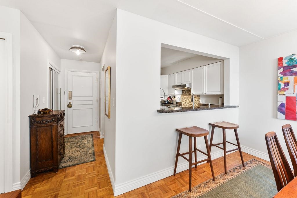 301 650 MOBERLY ROAD Unit: 301