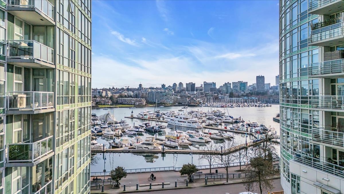 1503 1067 MARINASIDE CRESCENT Unit: 1503