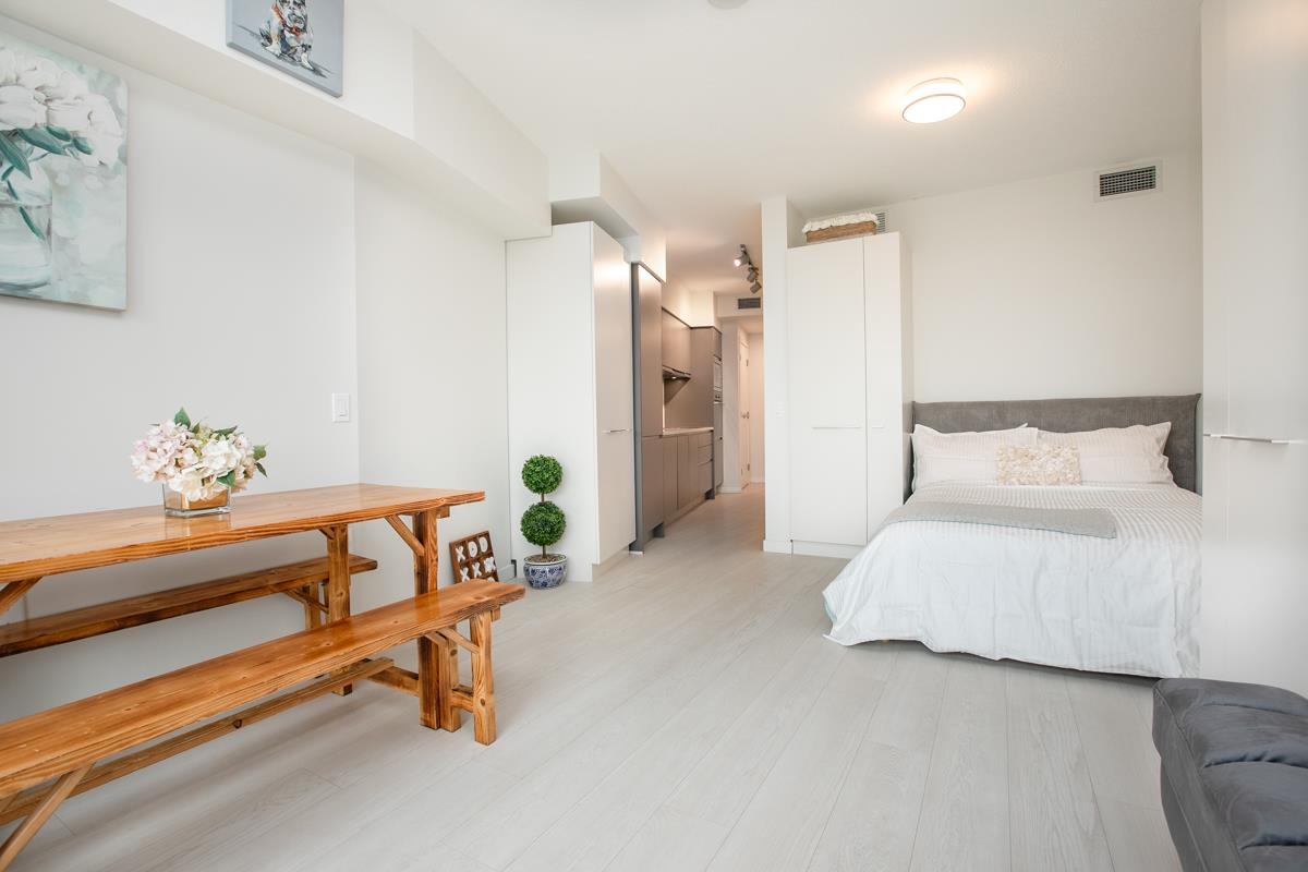 310 180 E 2ND AVENUE Unit: 310