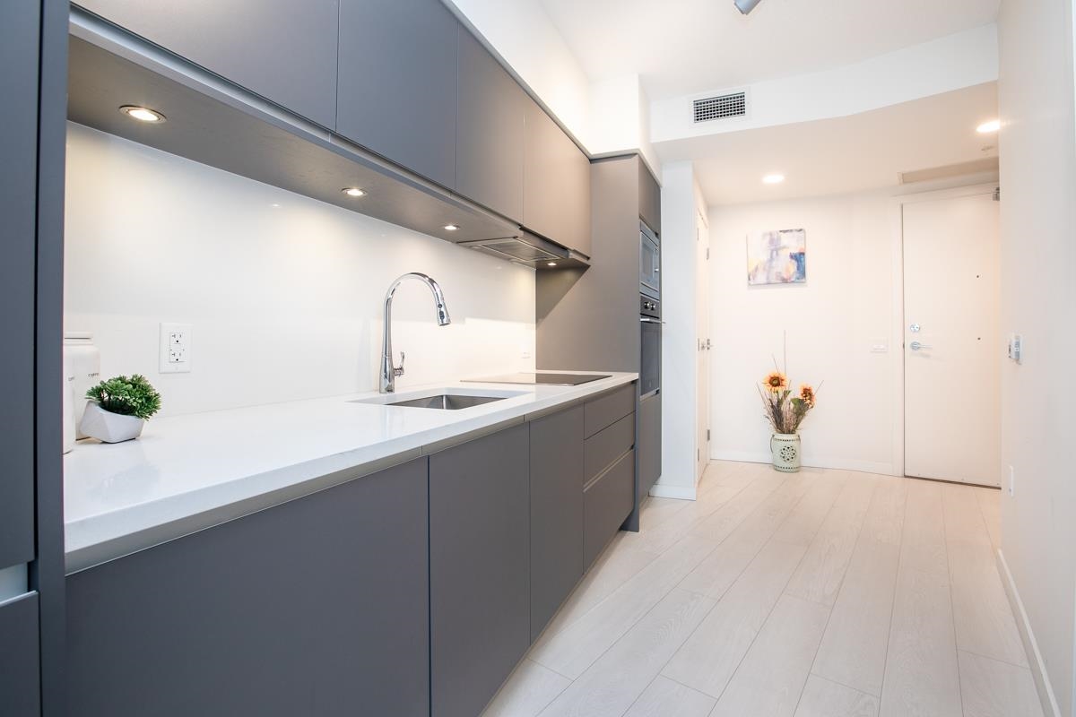 310 180 E 2ND AVENUE Unit: 310