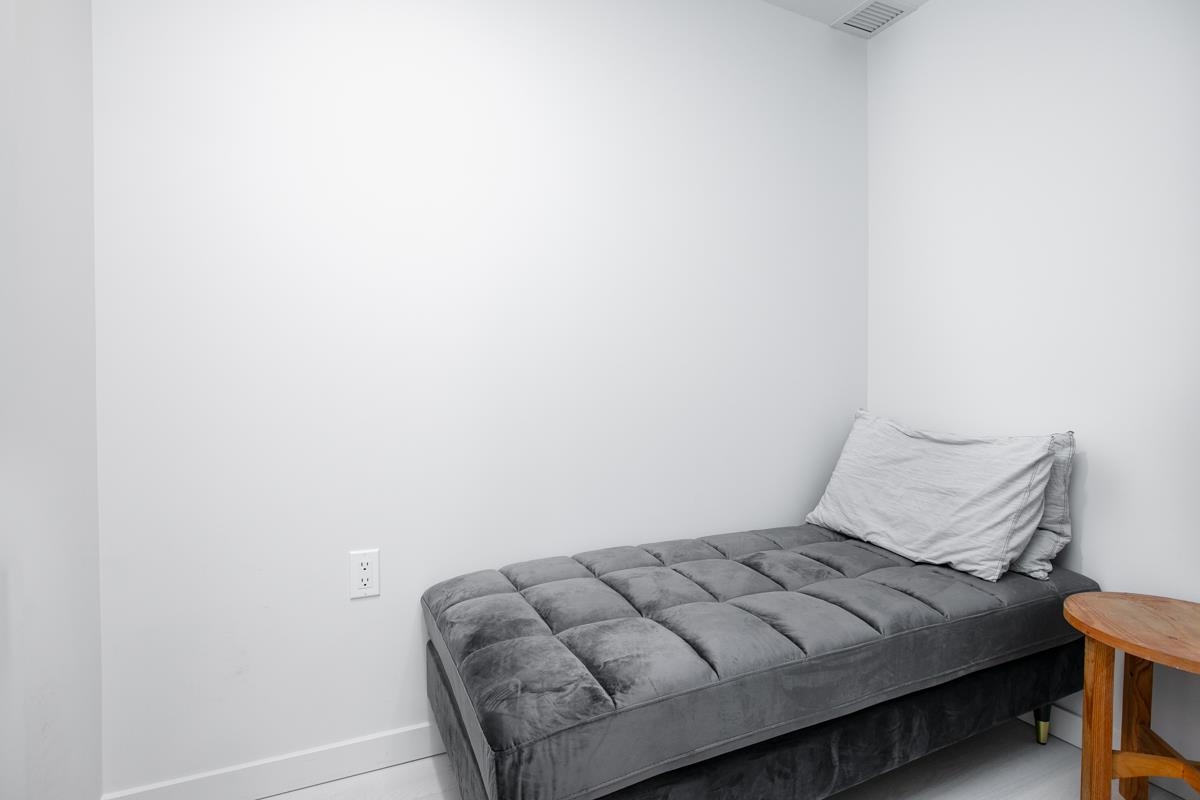 310 180 E 2ND AVENUE Unit: 310