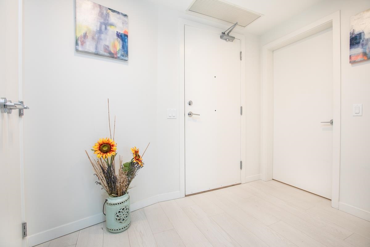 310 180 E 2ND AVENUE Unit: 310