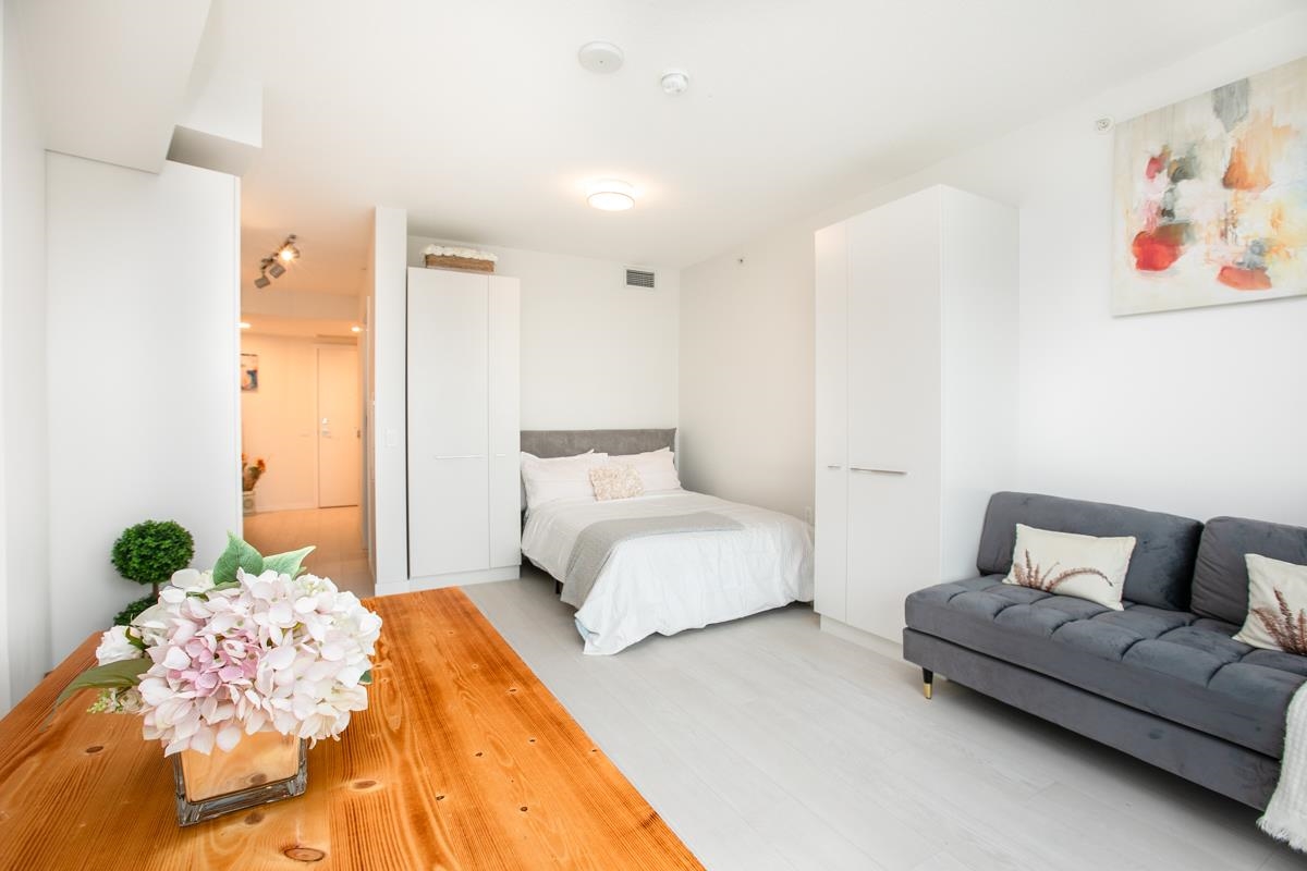 310 180 E 2ND AVENUE Unit: 310