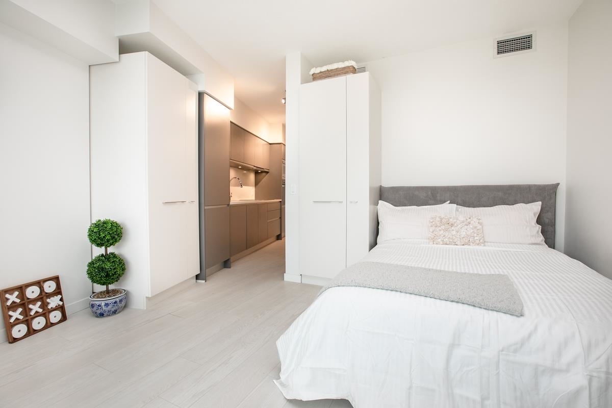 310 180 E 2ND AVENUE Unit: 310