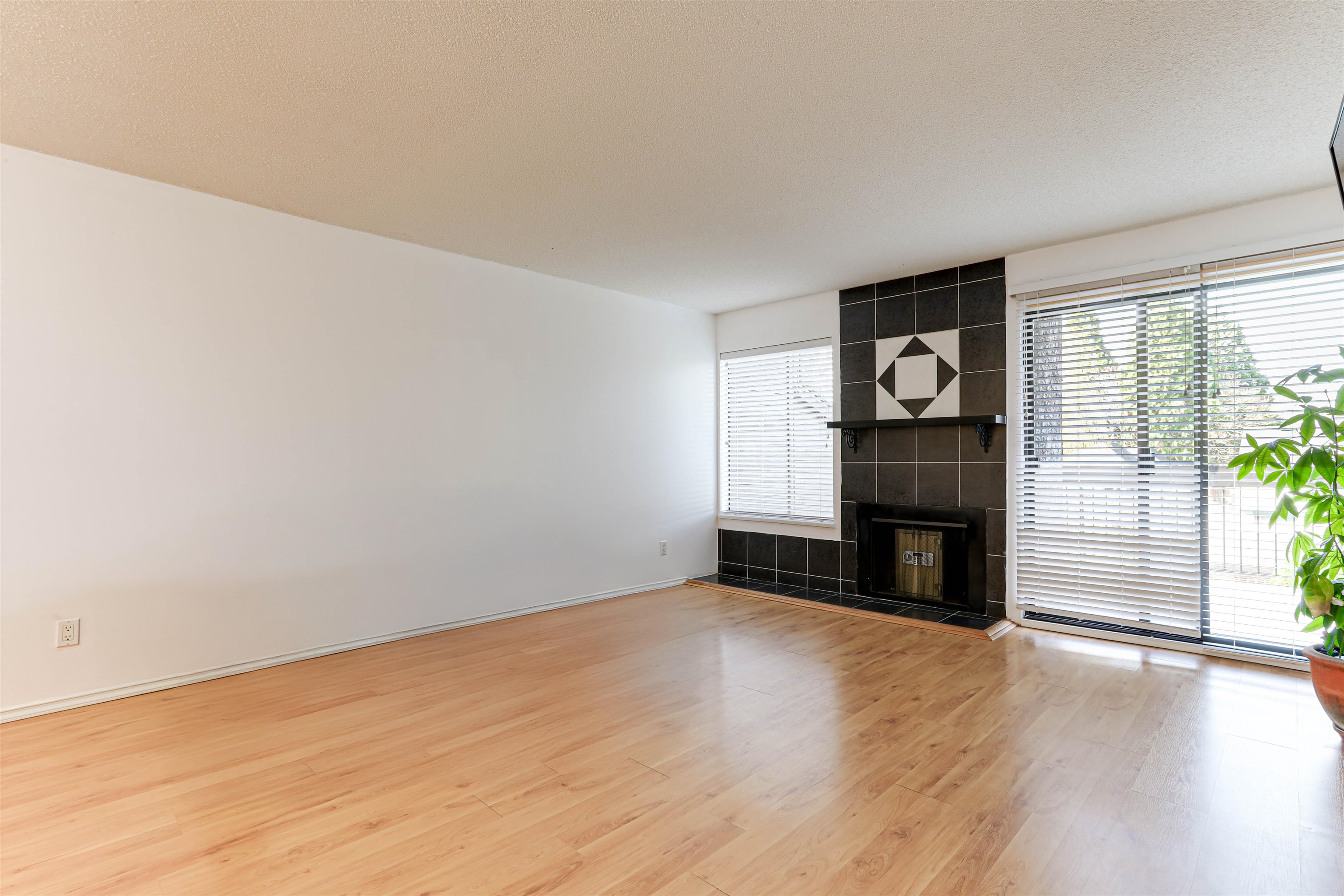 205 7831 NO. 1 ROAD Unit: 205