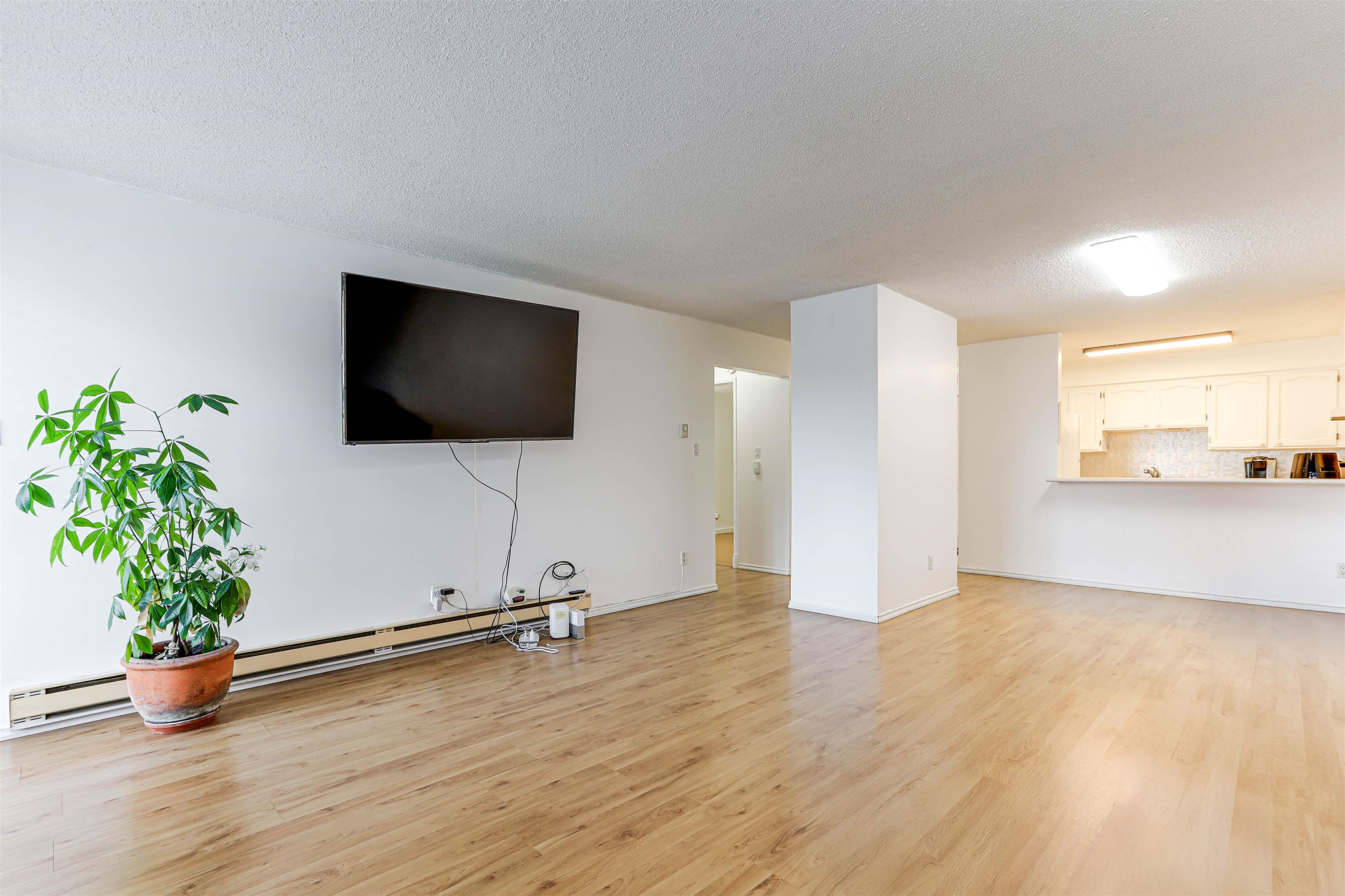 205 7831 NO. 1 ROAD Unit: 205