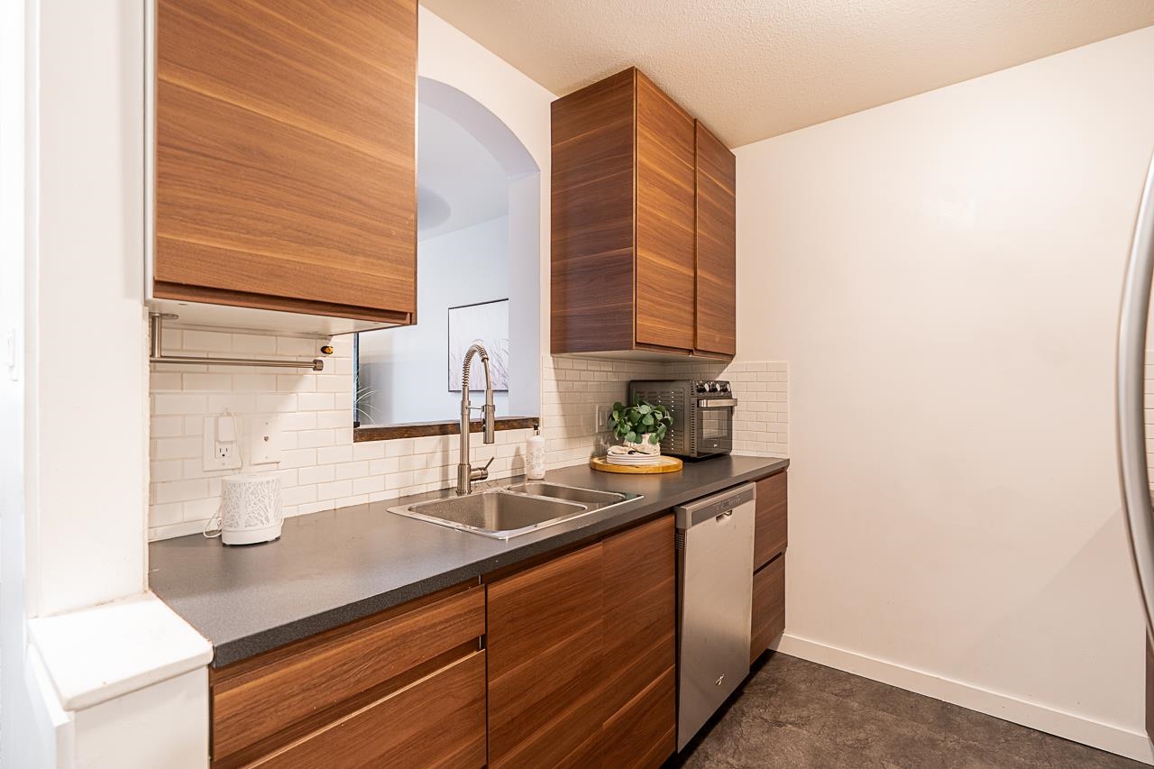 106 3628 RAE AVENUE Unit: 106