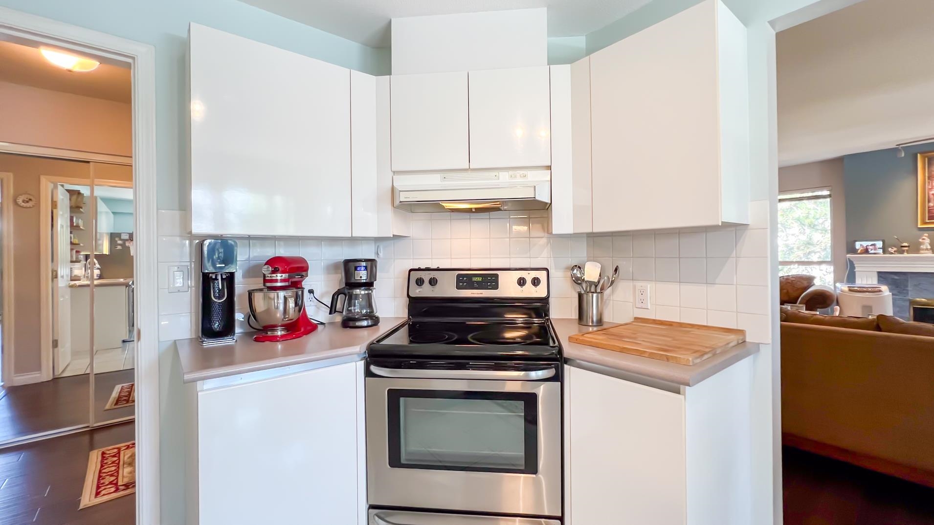 202 15375 17 AVENUE Unit: 202