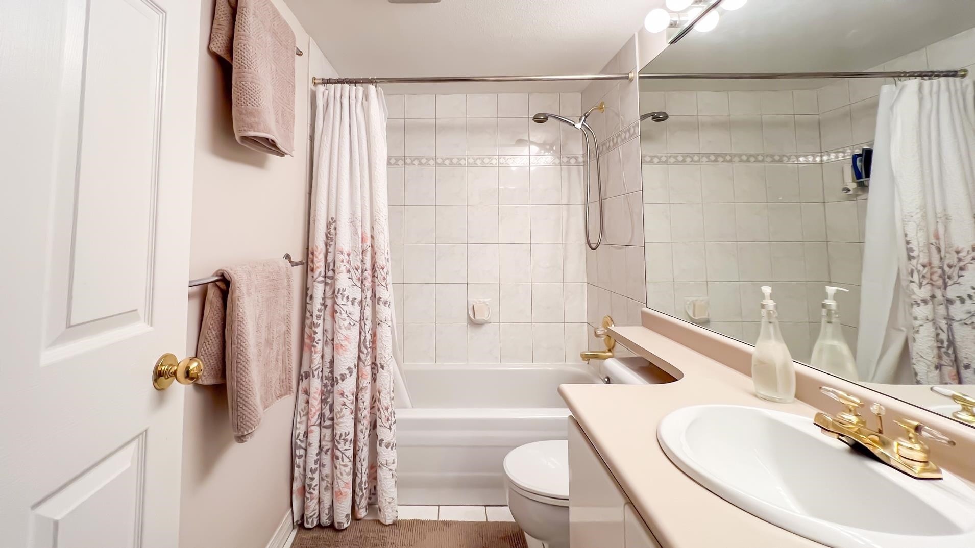 202 15375 17 AVENUE Unit: 202