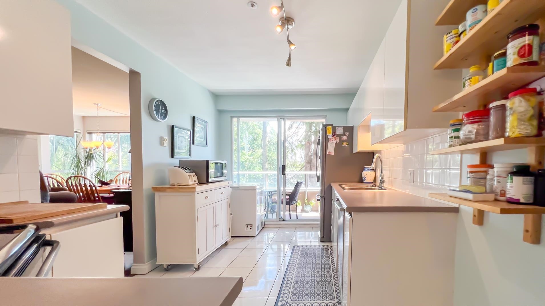 202 15375 17 AVENUE Unit: 202