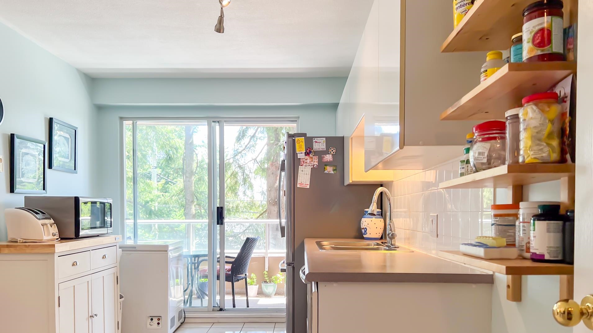 202 15375 17 AVENUE Unit: 202
