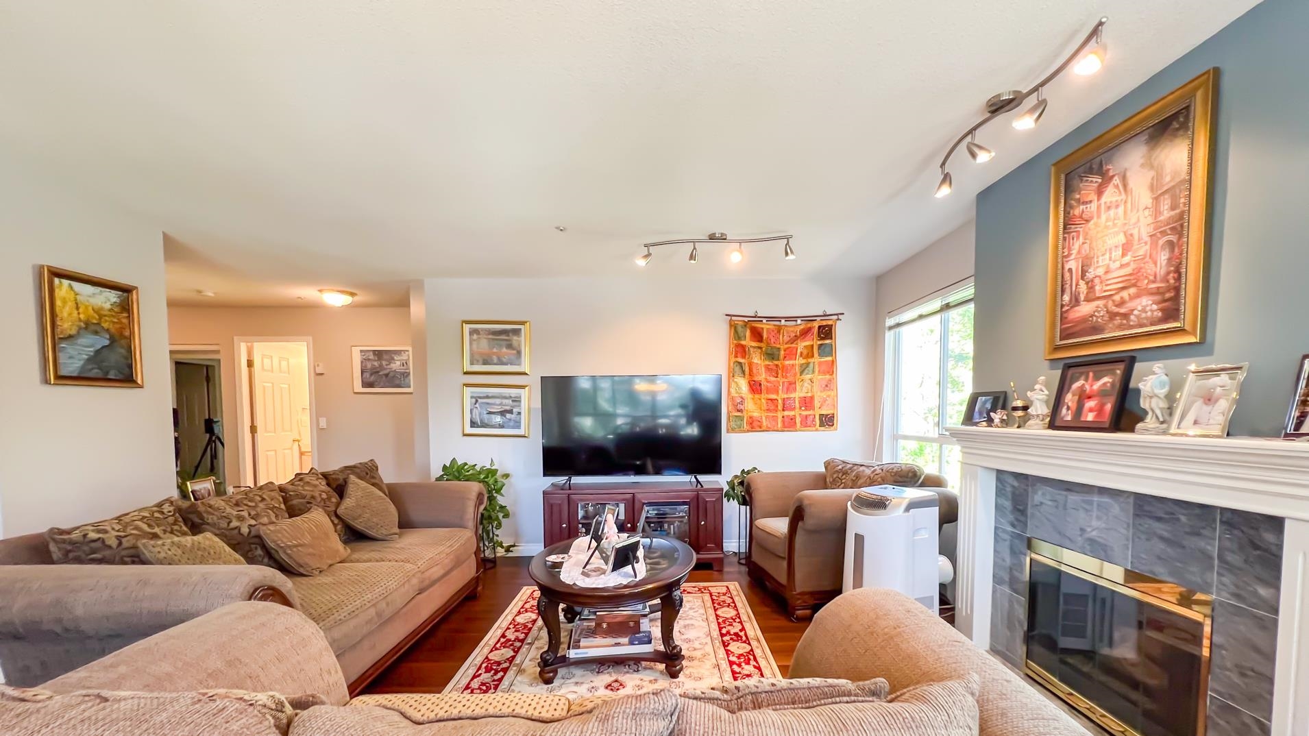 202 15375 17 AVENUE Unit: 202