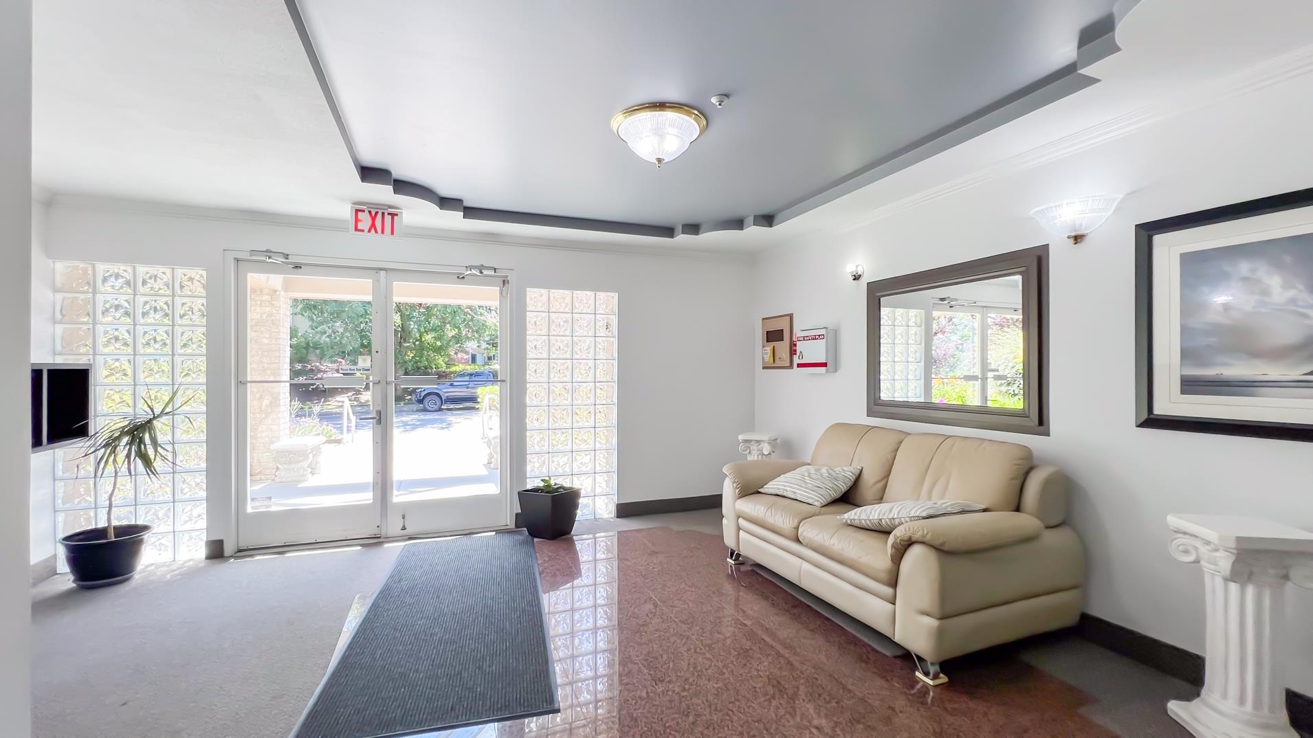 202 15375 17 AVENUE Unit: 202