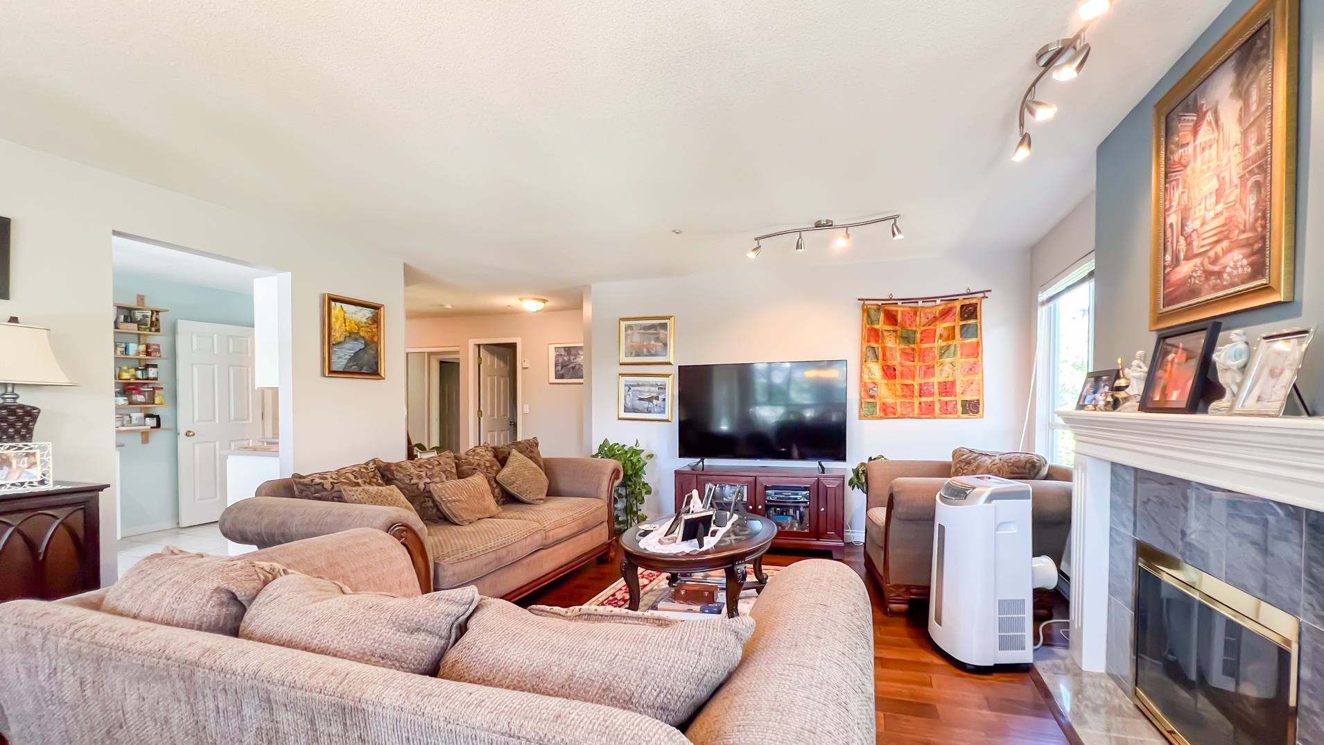 202 15375 17 AVENUE Unit: 202