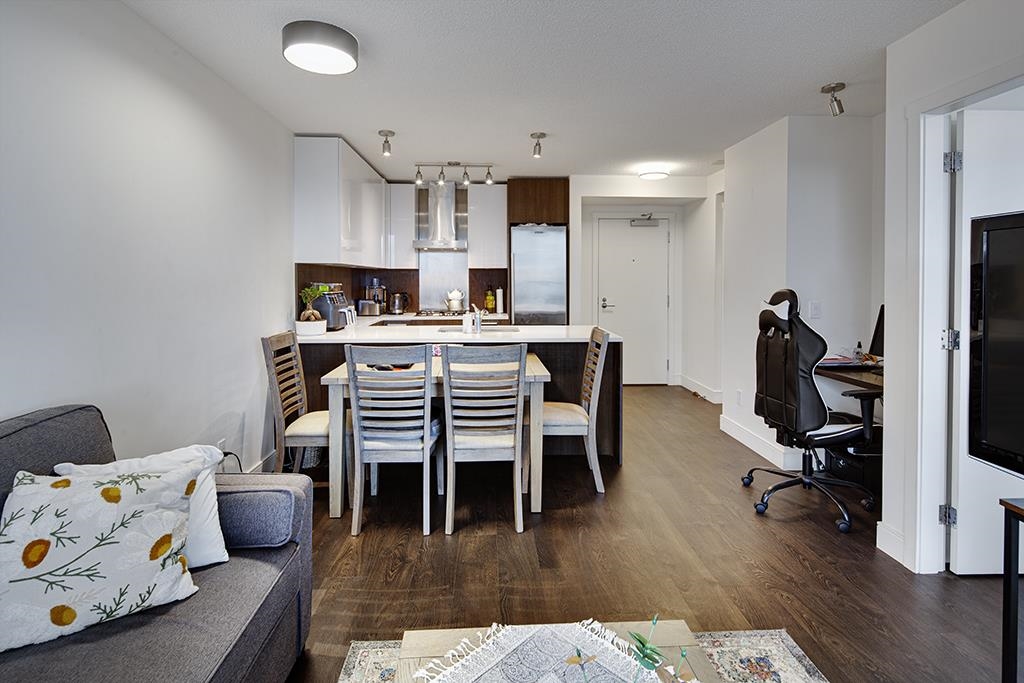 1106 3007 GLEN DRIVE Unit: 1106