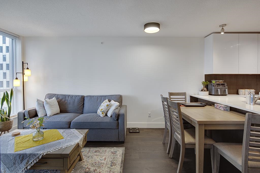 1106 3007 GLEN DRIVE Unit: 1106