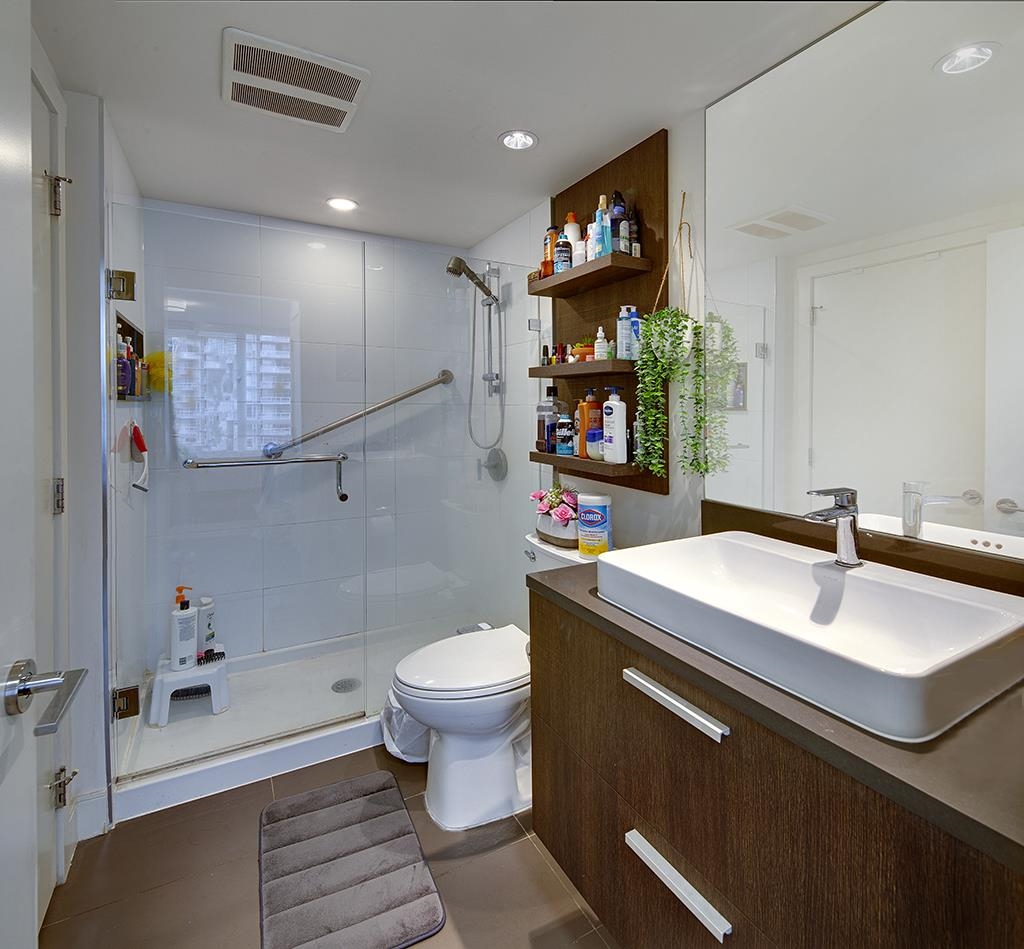 1106 3007 GLEN DRIVE Unit: 1106