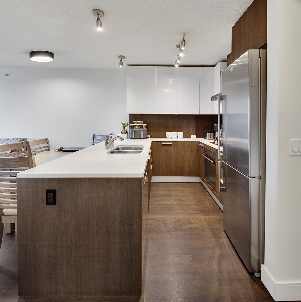 1106 3007 GLEN DRIVE Unit: 1106