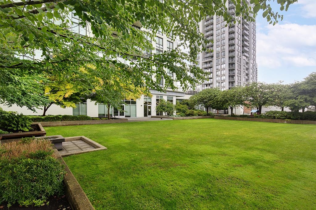1106 3007 GLEN DRIVE Unit: 1106