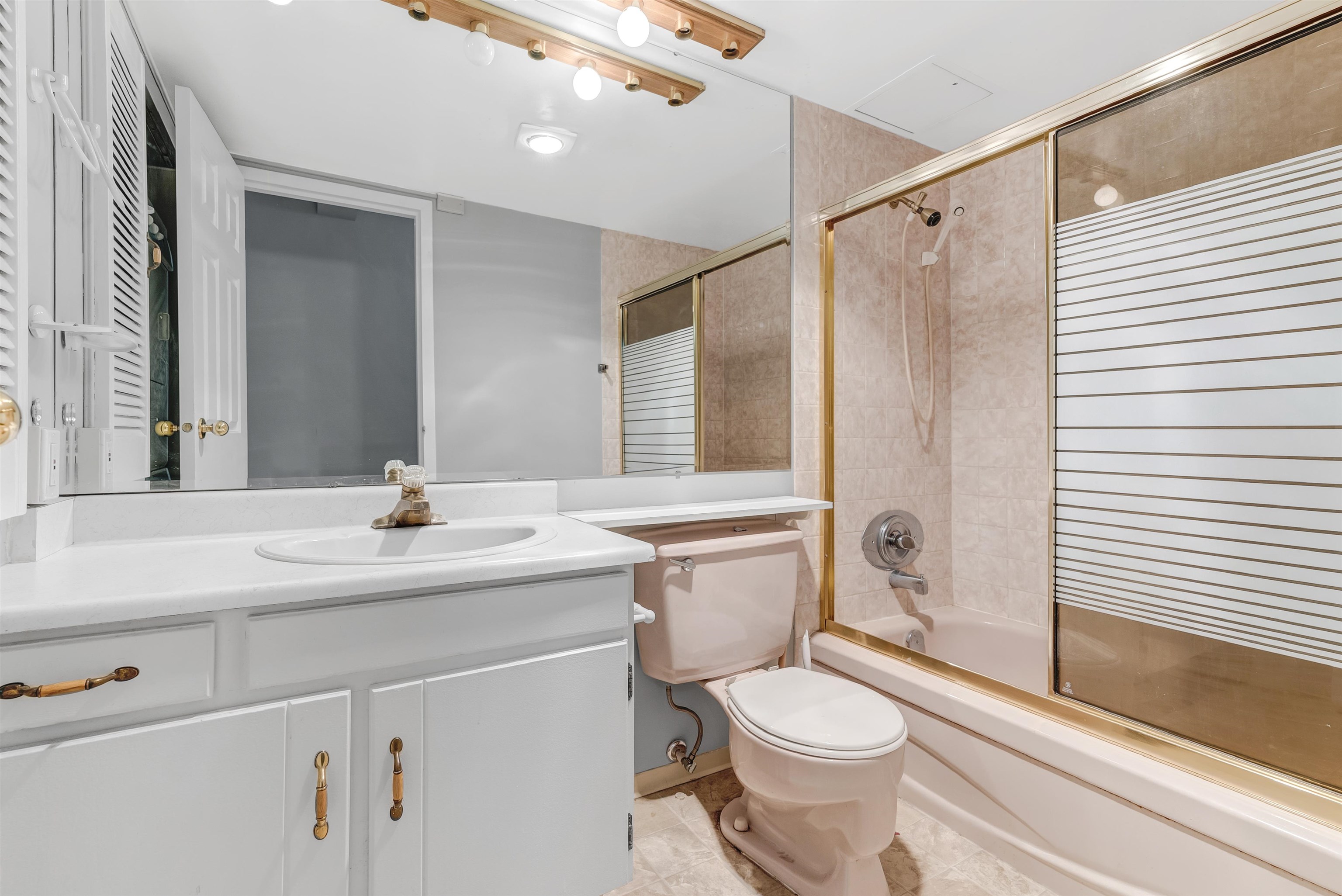 217 3901 CARRIGAN COURT Unit: 217