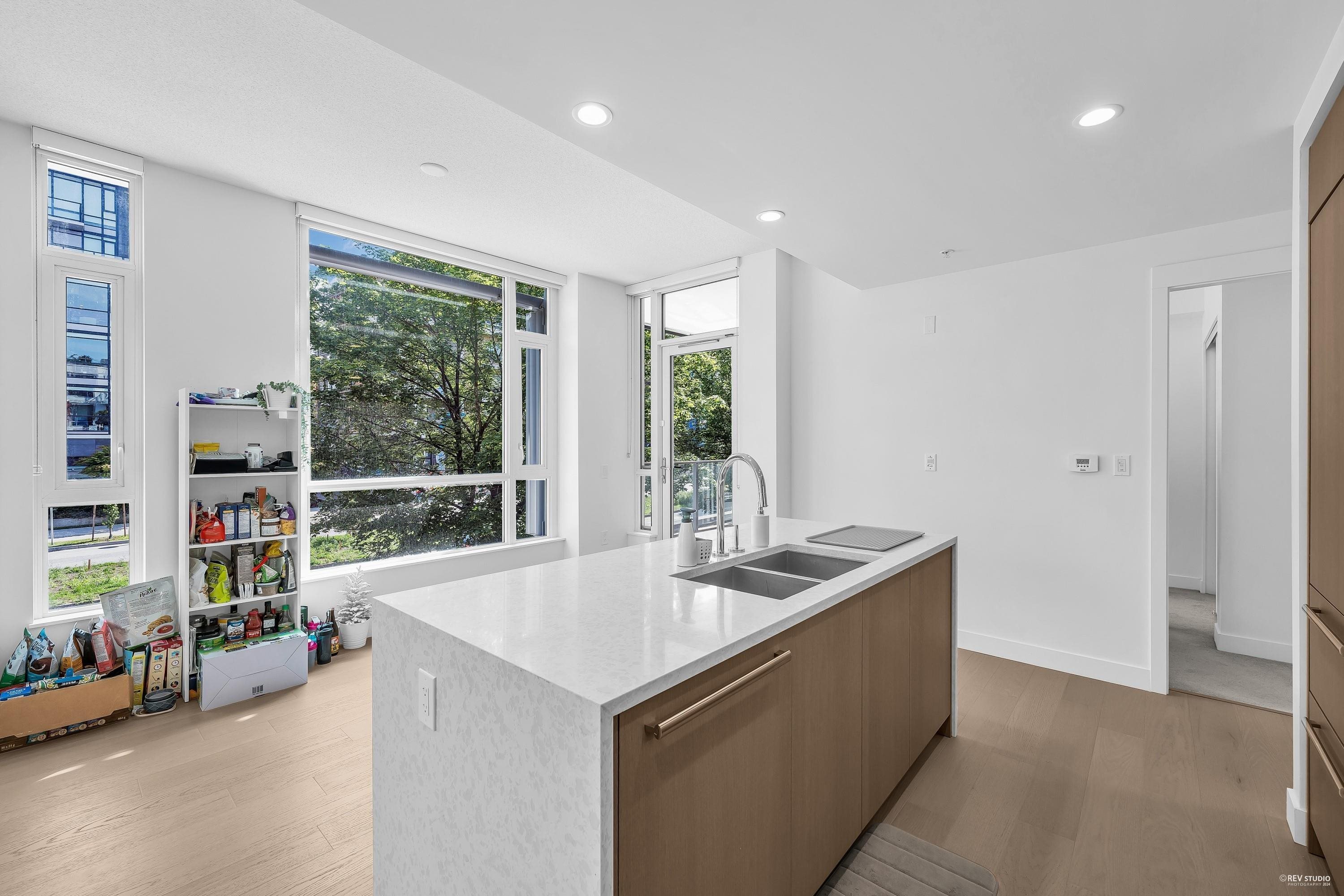 210 469 W KING EDWARD AVENUE Unit: 210