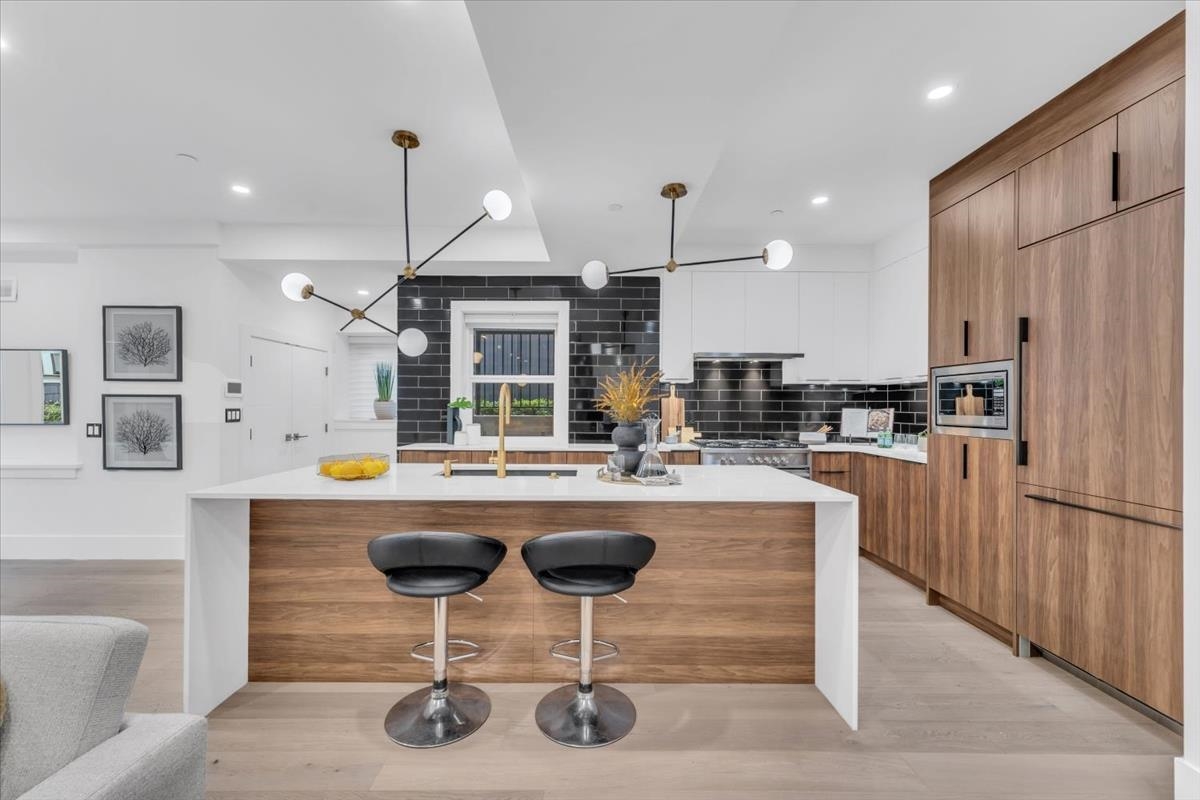 3255 W KING EDWARD AVENUE
