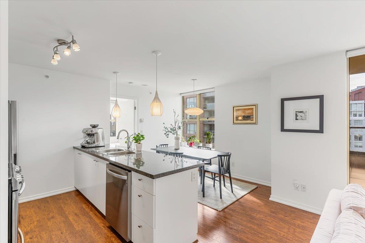 2402 969 RICHARDS STREET Unit: 2402