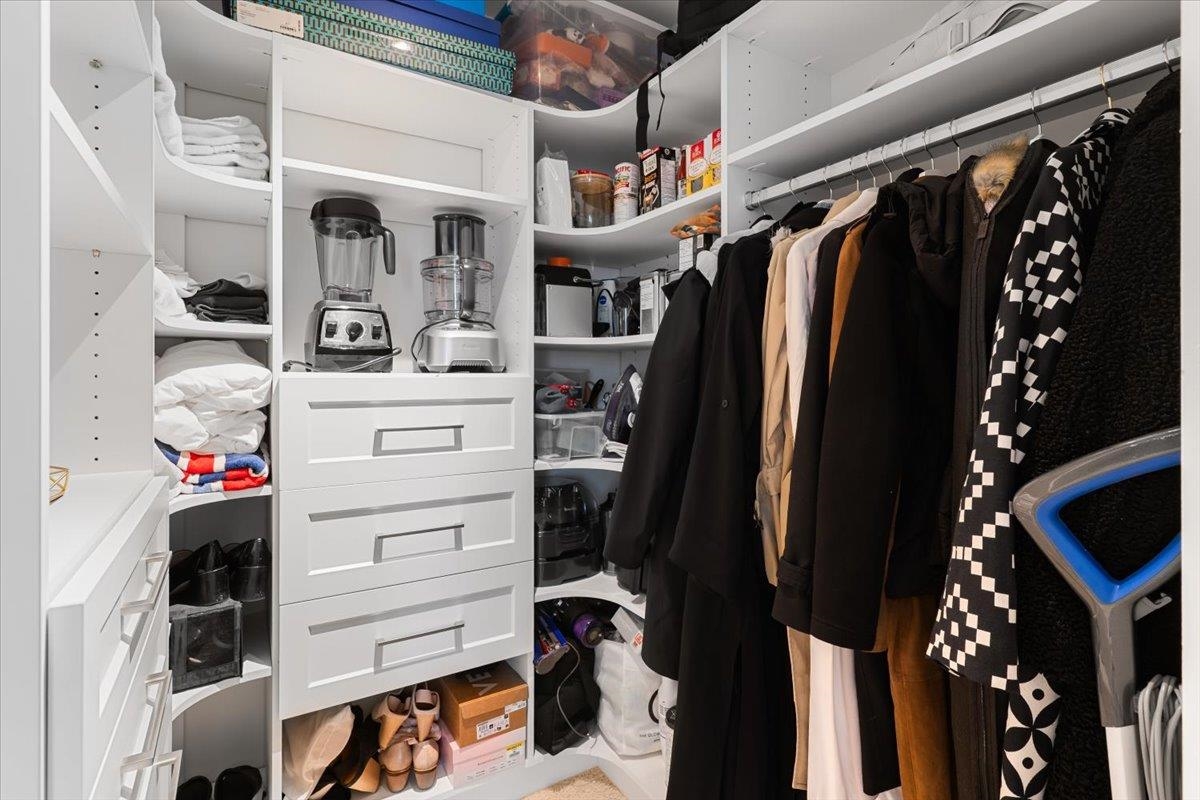 2402 969 RICHARDS STREET Unit: 2402