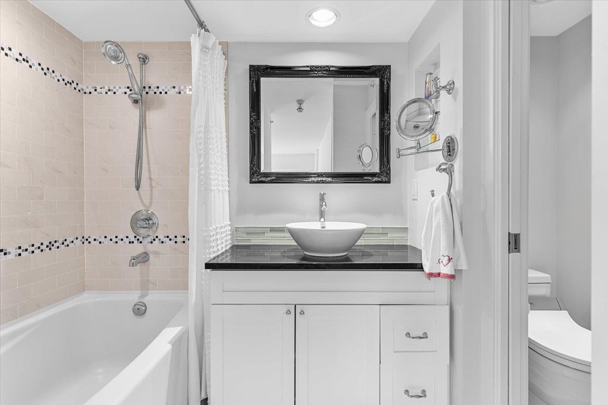 2402 969 RICHARDS STREET Unit: 2402
