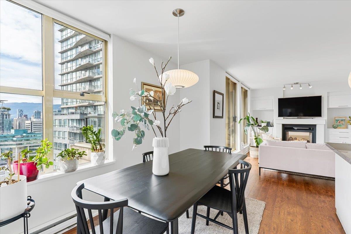 2402 969 RICHARDS STREET Unit: 2402