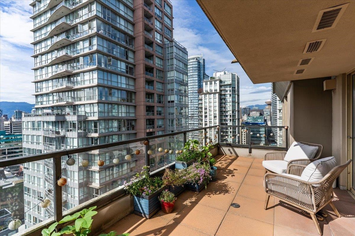 2402 969 RICHARDS STREET Unit: 2402