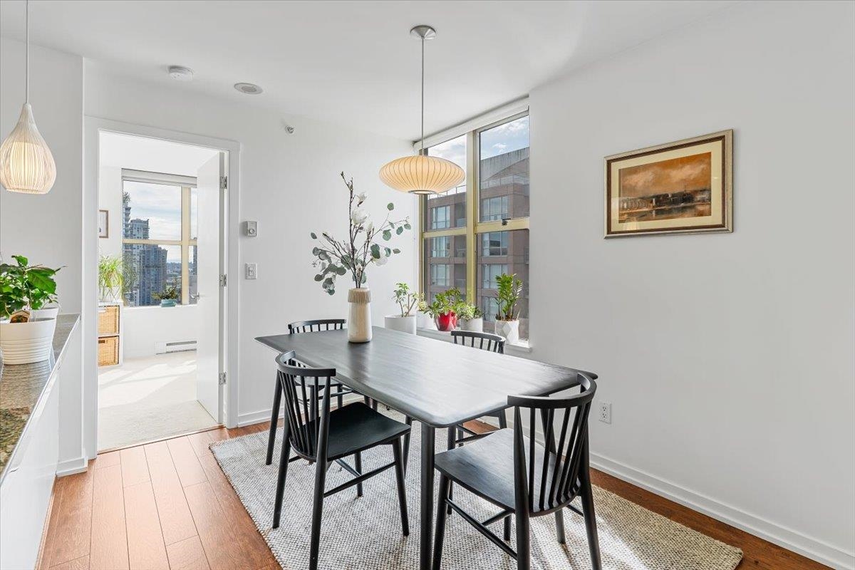 2402 969 RICHARDS STREET Unit: 2402