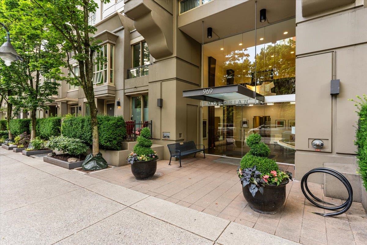 2402 969 RICHARDS STREET Unit: 2402