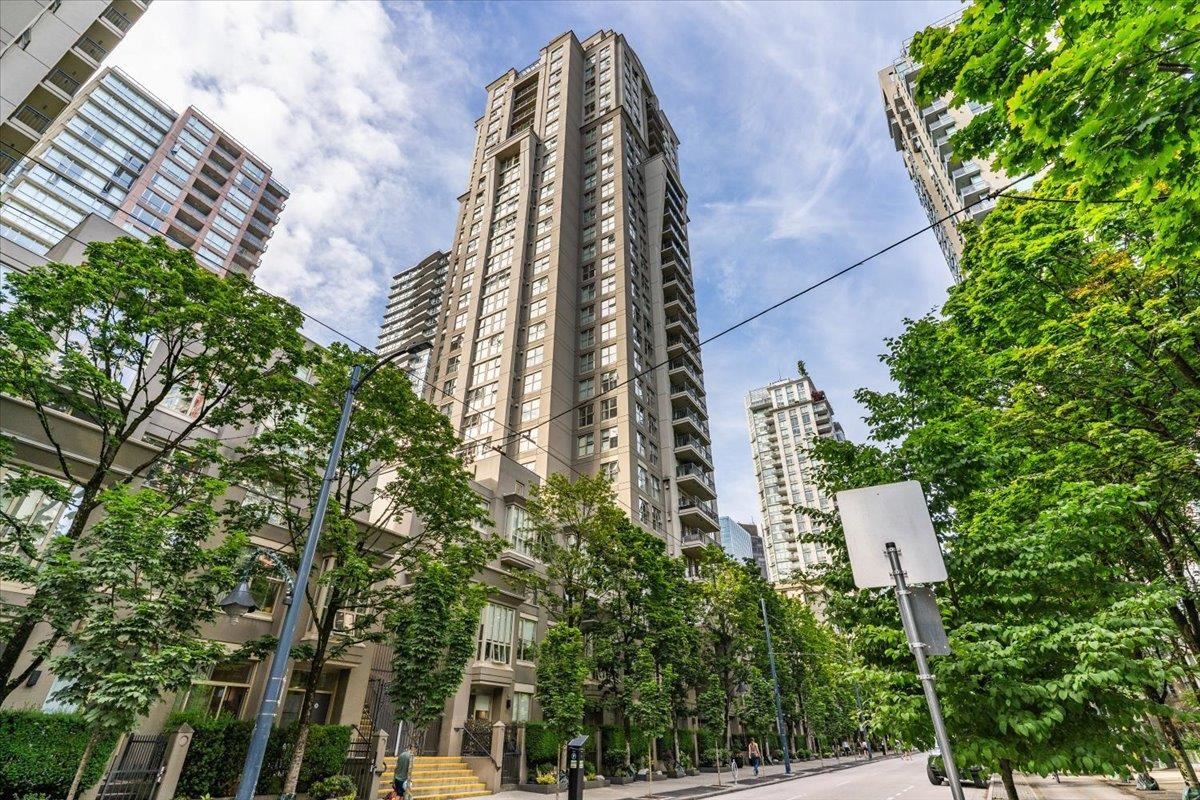 2402 969 RICHARDS STREET Unit: 2402