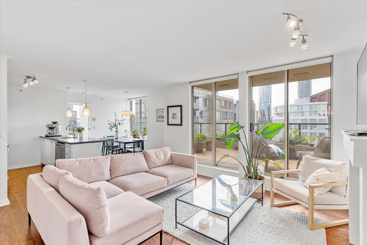 2402 969 RICHARDS STREET Unit: 2402