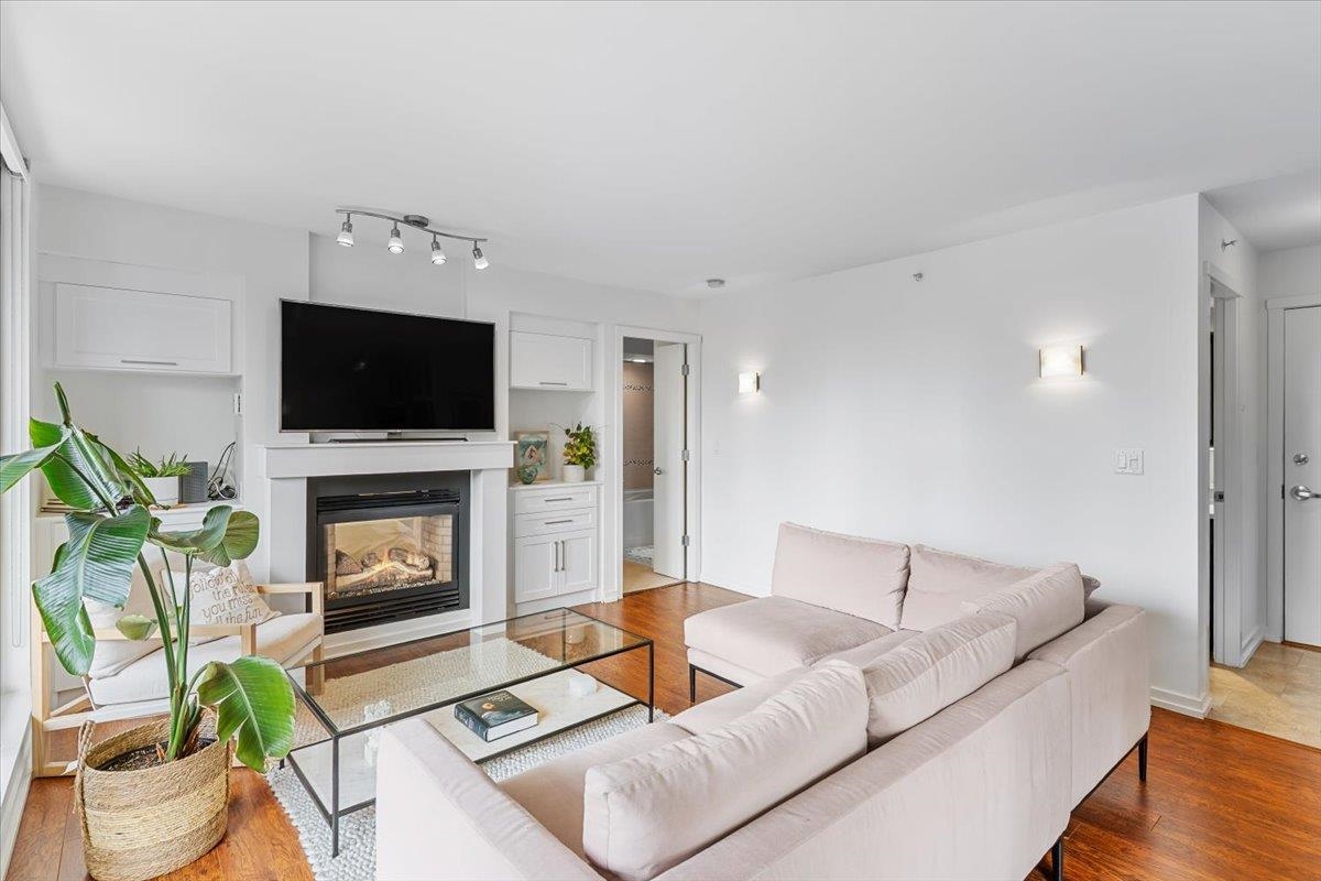 2402 969 RICHARDS STREET Unit: 2402