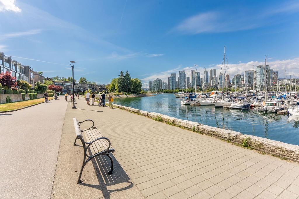 304 650 MOBERLY ROAD Unit: 304