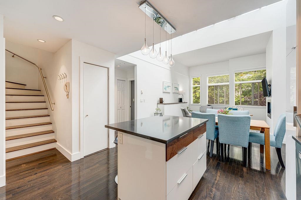 304 650 MOBERLY ROAD Unit: 304