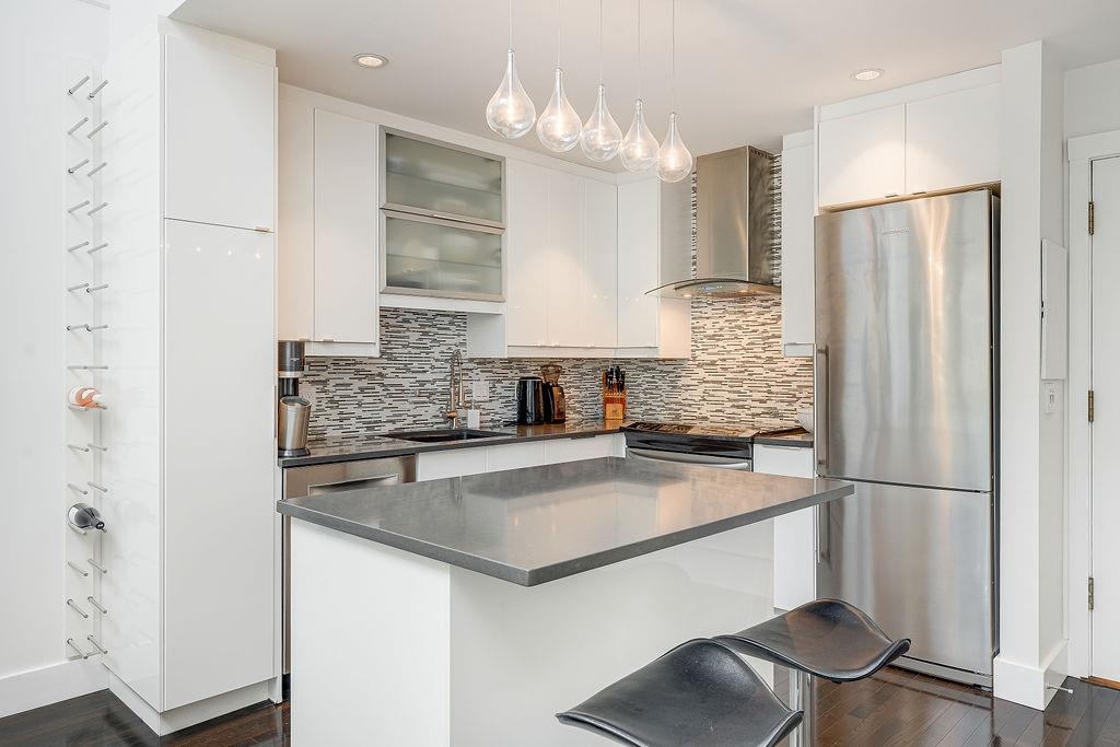 304 650 MOBERLY ROAD Unit: 304