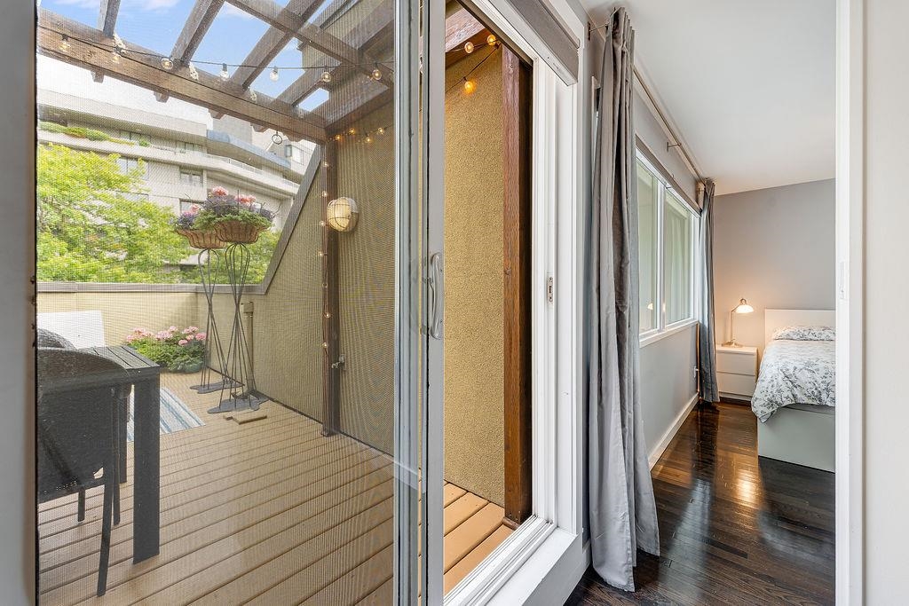304 650 MOBERLY ROAD Unit: 304