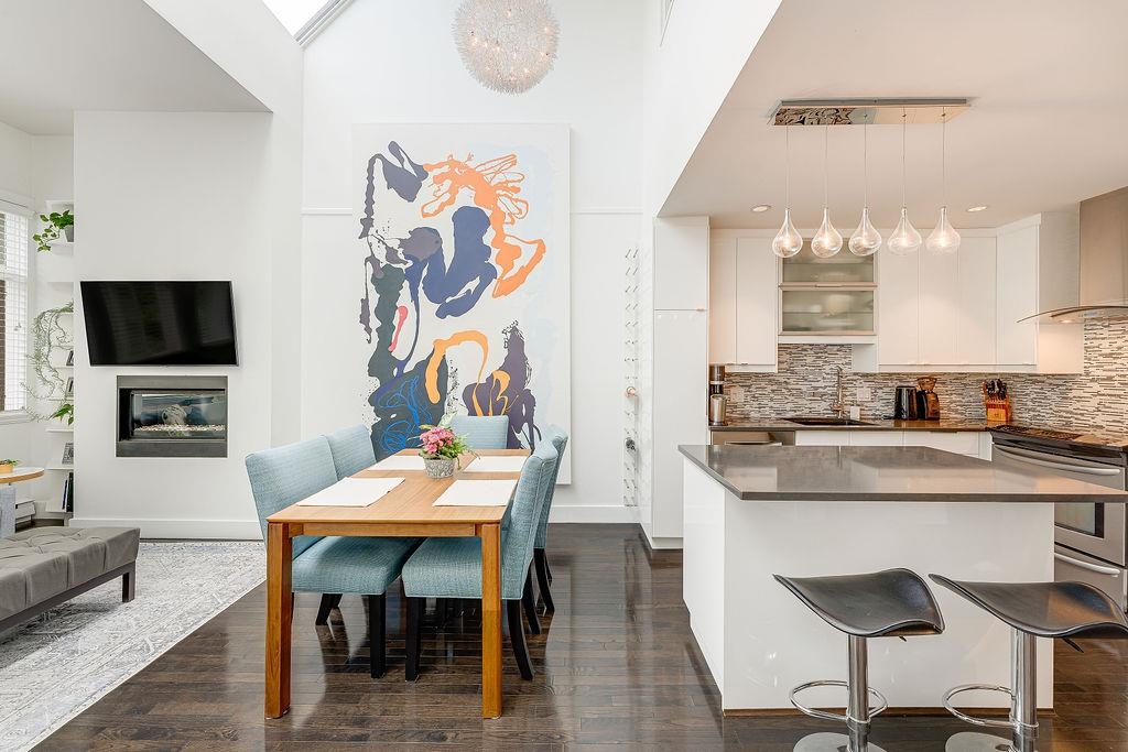 304 650 MOBERLY ROAD Unit: 304