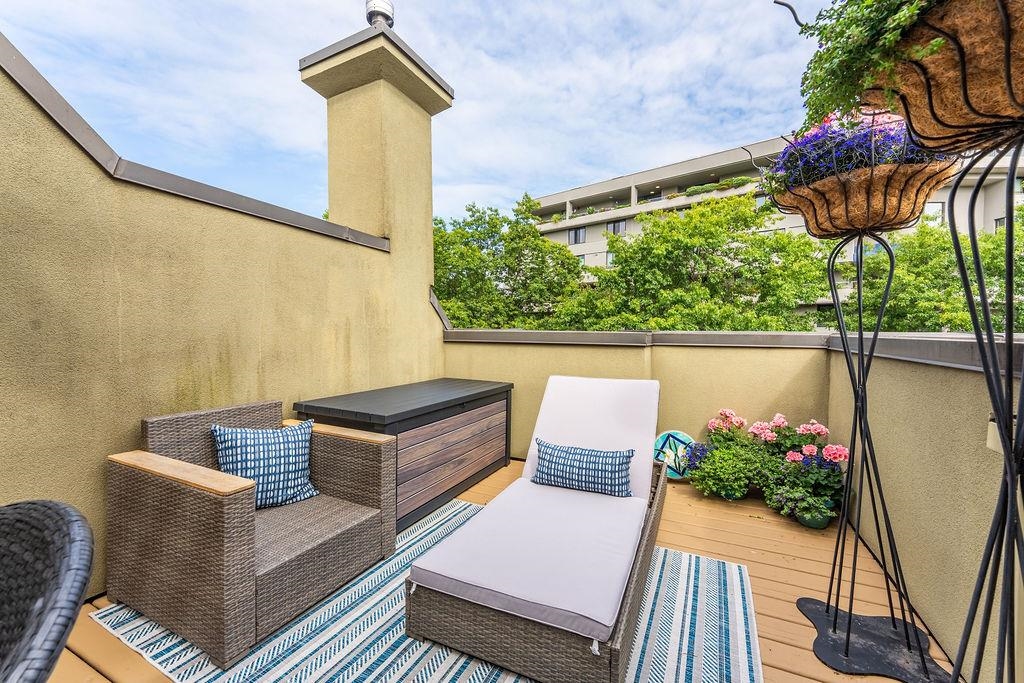 304 650 MOBERLY ROAD Unit: 304