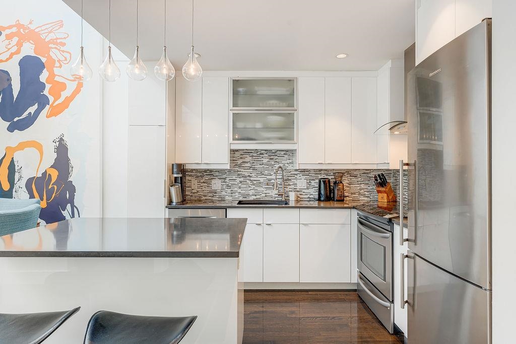 304 650 MOBERLY ROAD Unit: 304