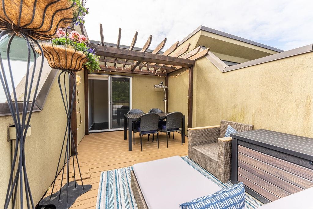 304 650 MOBERLY ROAD Unit: 304