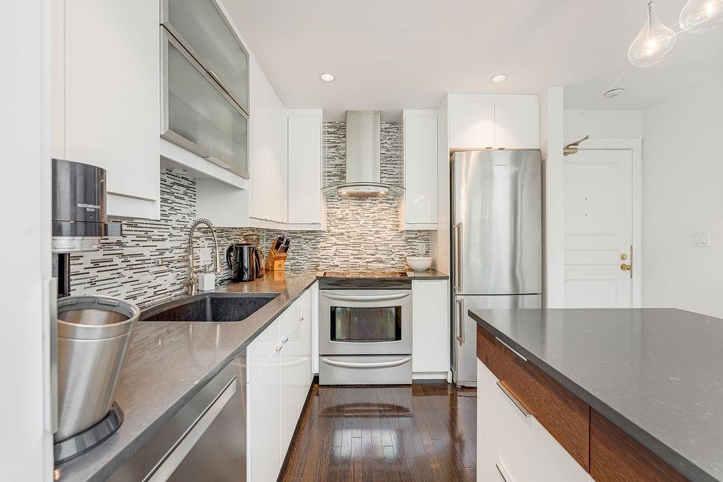 304 650 MOBERLY ROAD Unit: 304