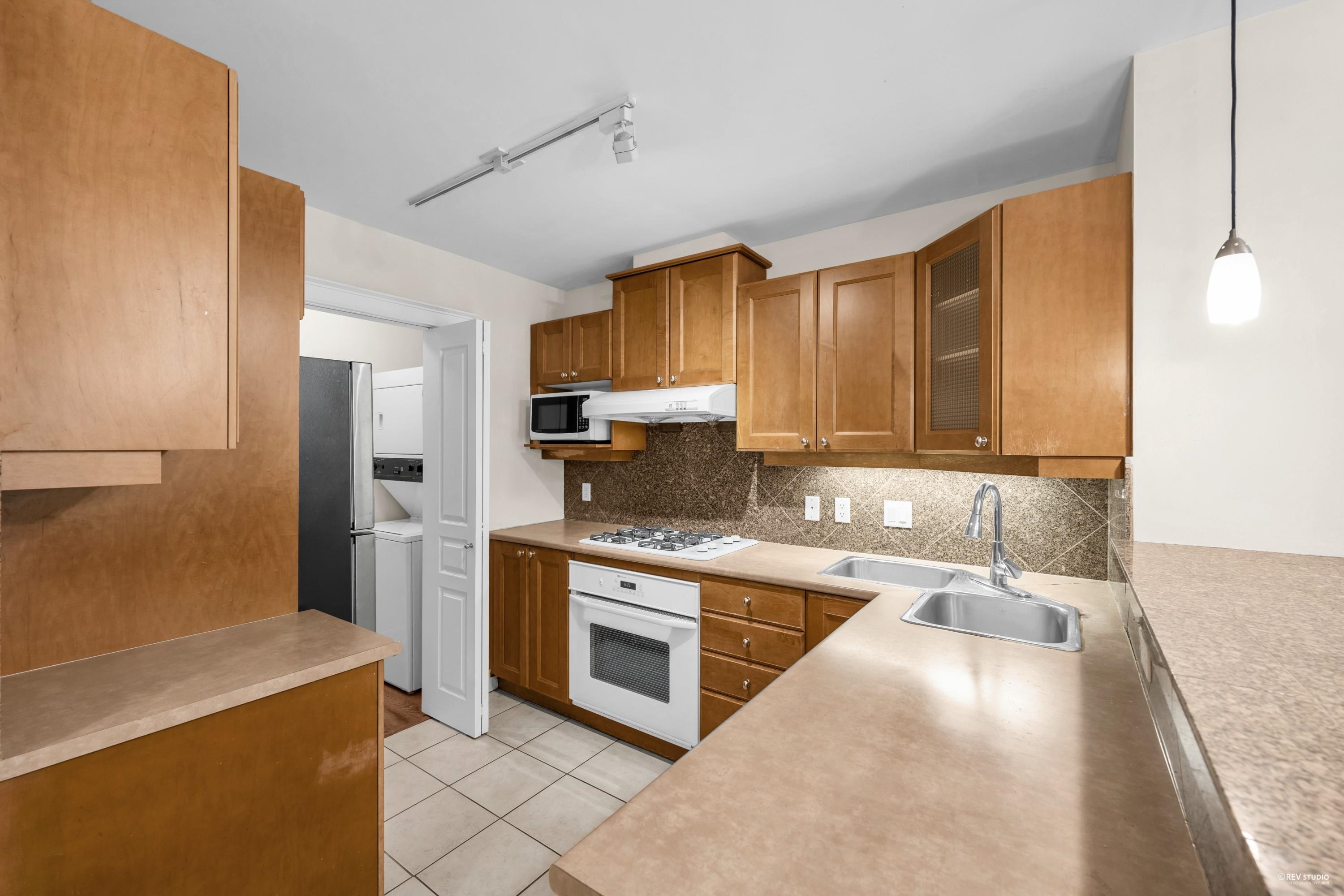 304 5790 EAST BOULEVARD Unit: 304