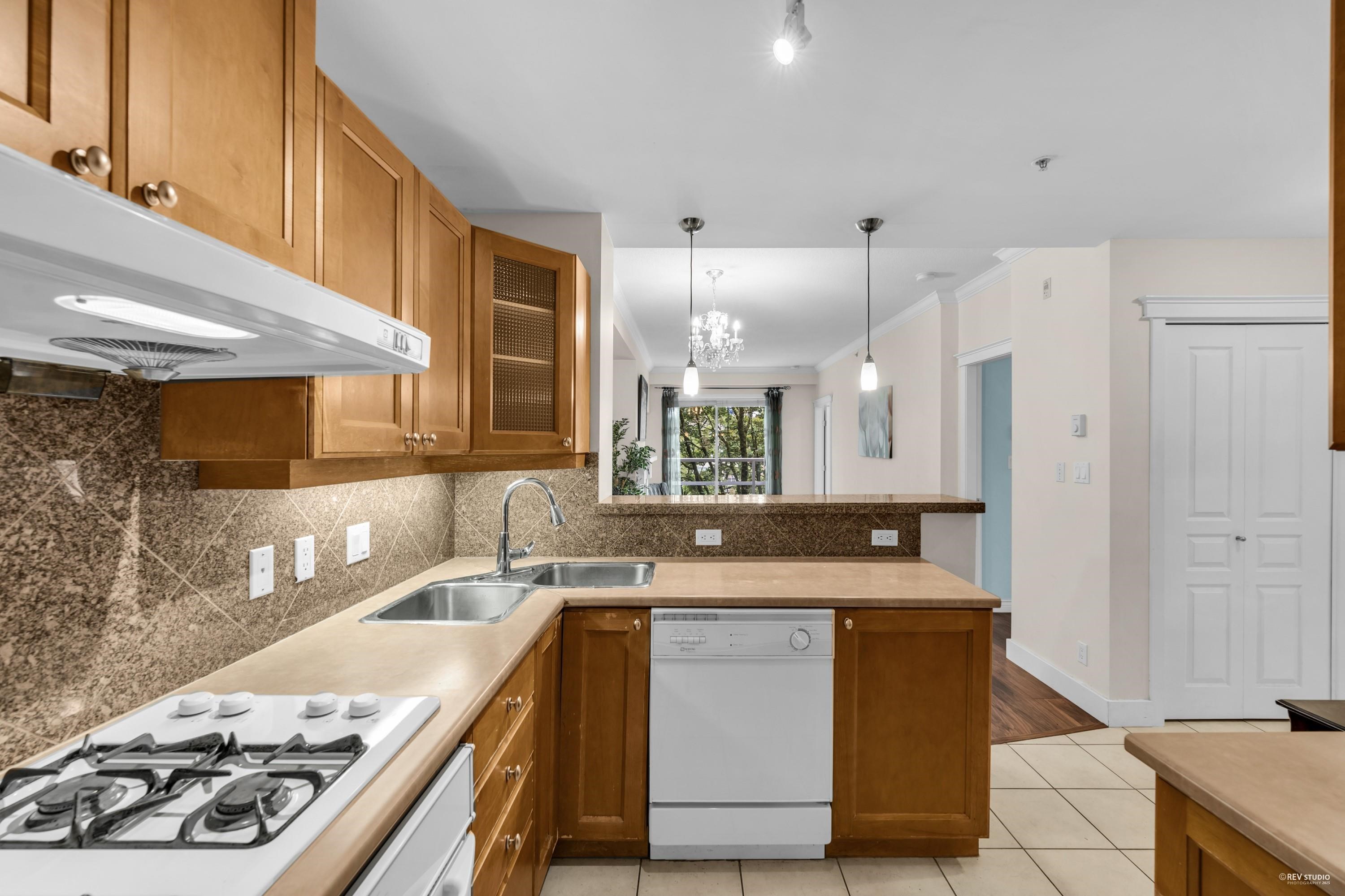 304 5790 EAST BOULEVARD Unit: 304